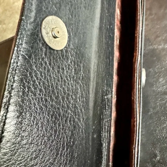 Elegant Black and Brown Leather Shoulder Bag - Picture 6 of 8